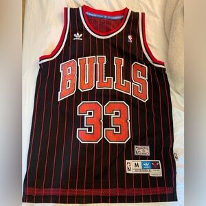 Scottie Pippen Chicago Bull Jersey - Men size Medium